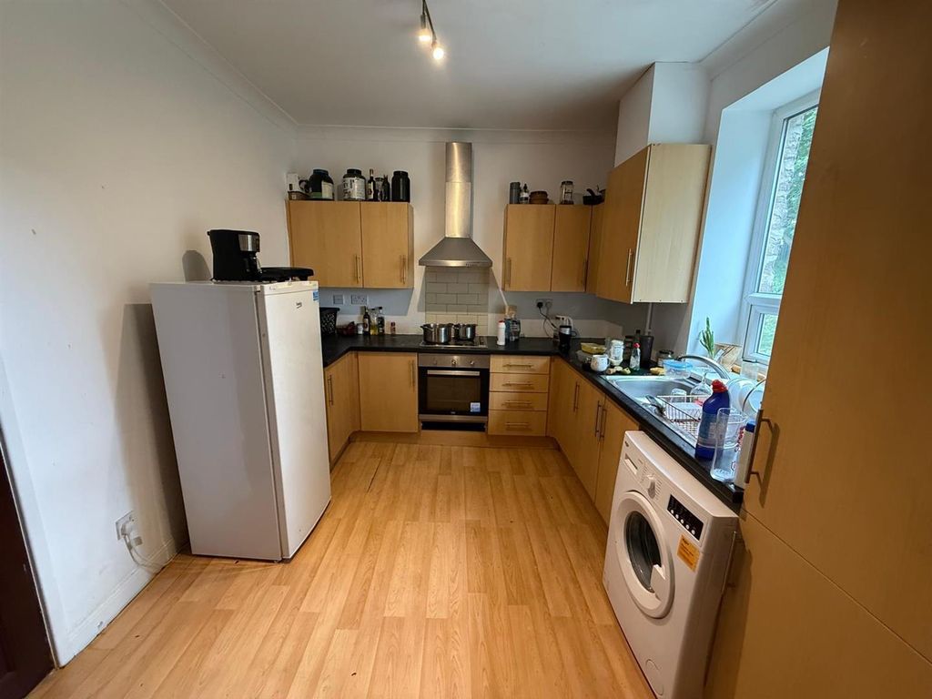 Property photo 2 of 11 Kitchen