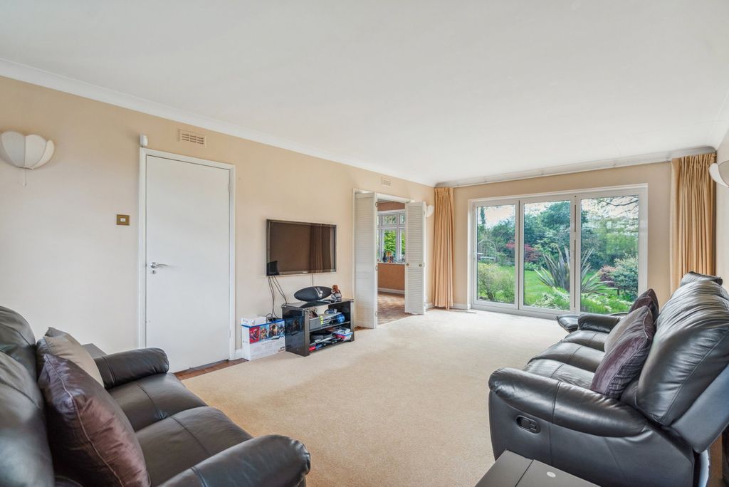 Property photo 3 of 12