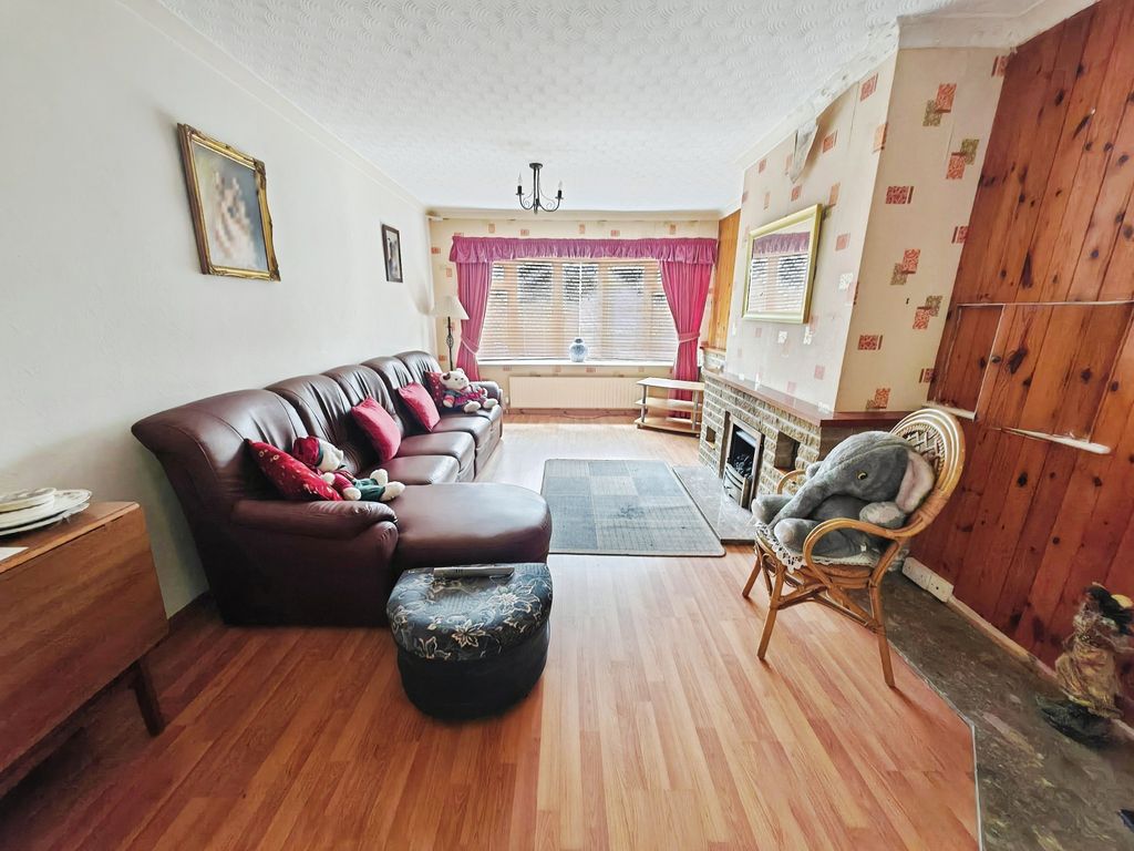 Property photo 3 of 18 Living Room
