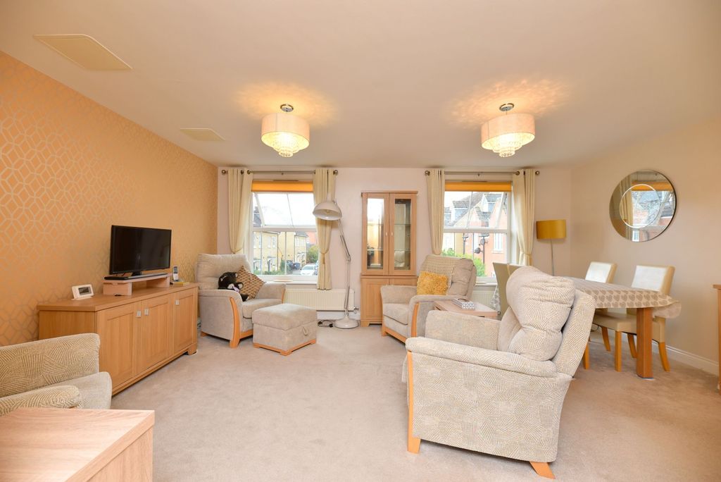 Property photo 2 of 18