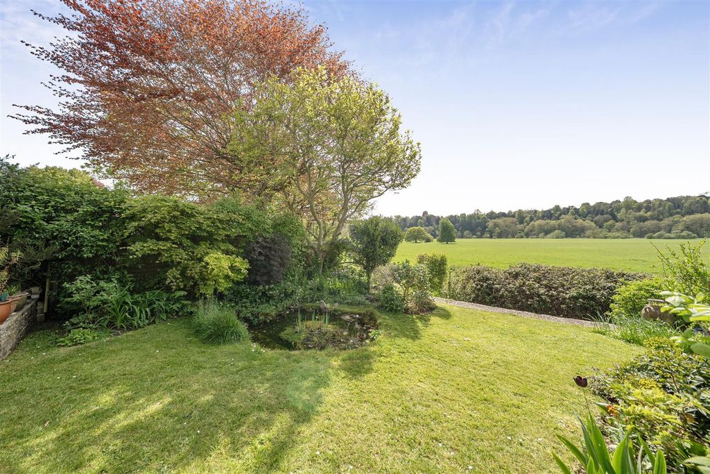 Property photo 2 of 17 Garden View