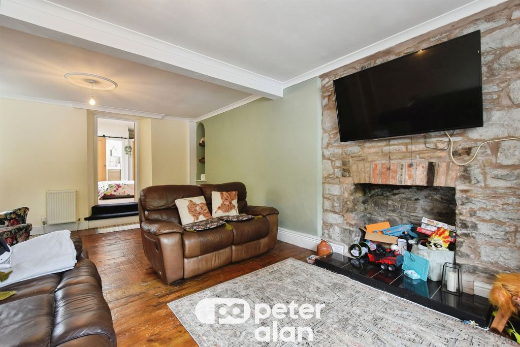 Property photo 3 of 20