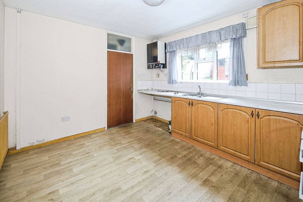 Property photo 2 of 20 Pbox-Img.Jpg