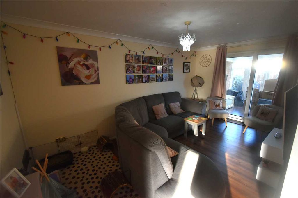 Property photo 2 of 9 Lounge