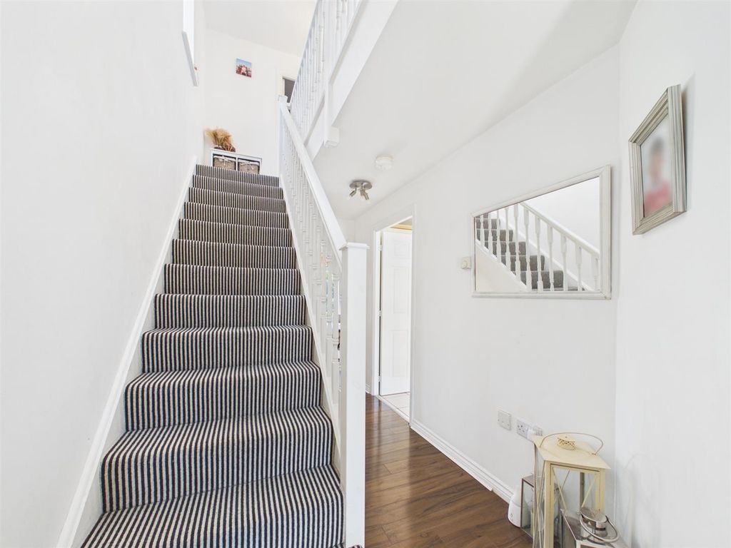 Property photo 2 of 14 Entrance Hall