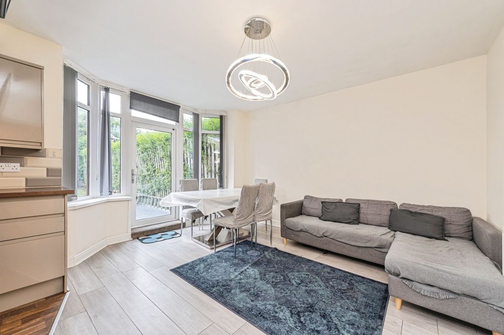 Additional image 6 of 3 bed semi-detached house for saleBerwick Avenue, Heckmondwike WF16
