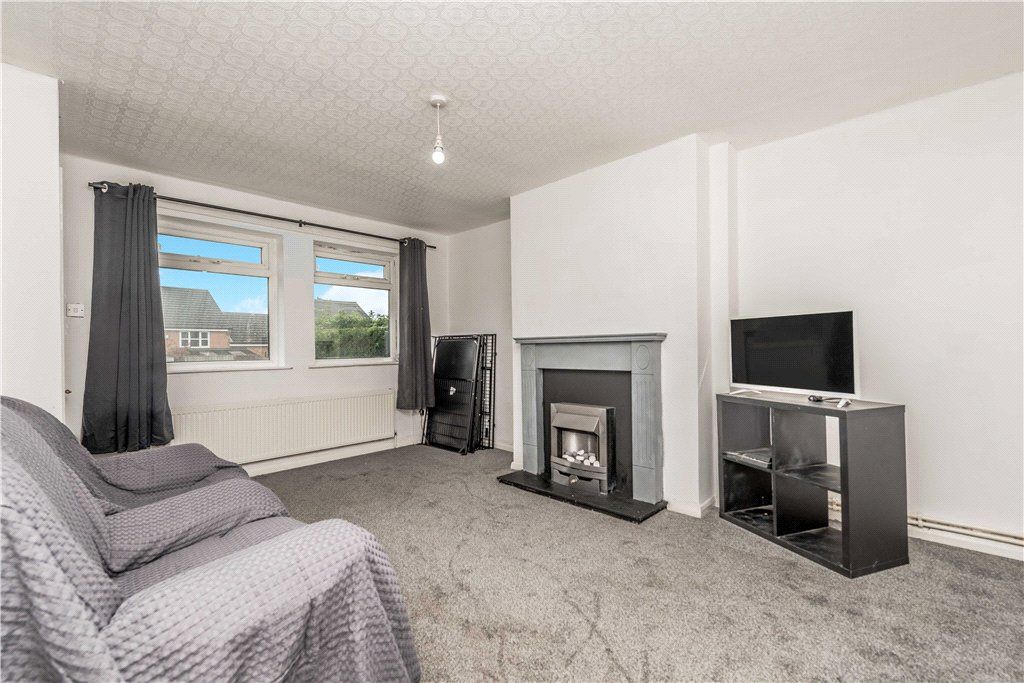 Property photo 2 of 18 Living Room