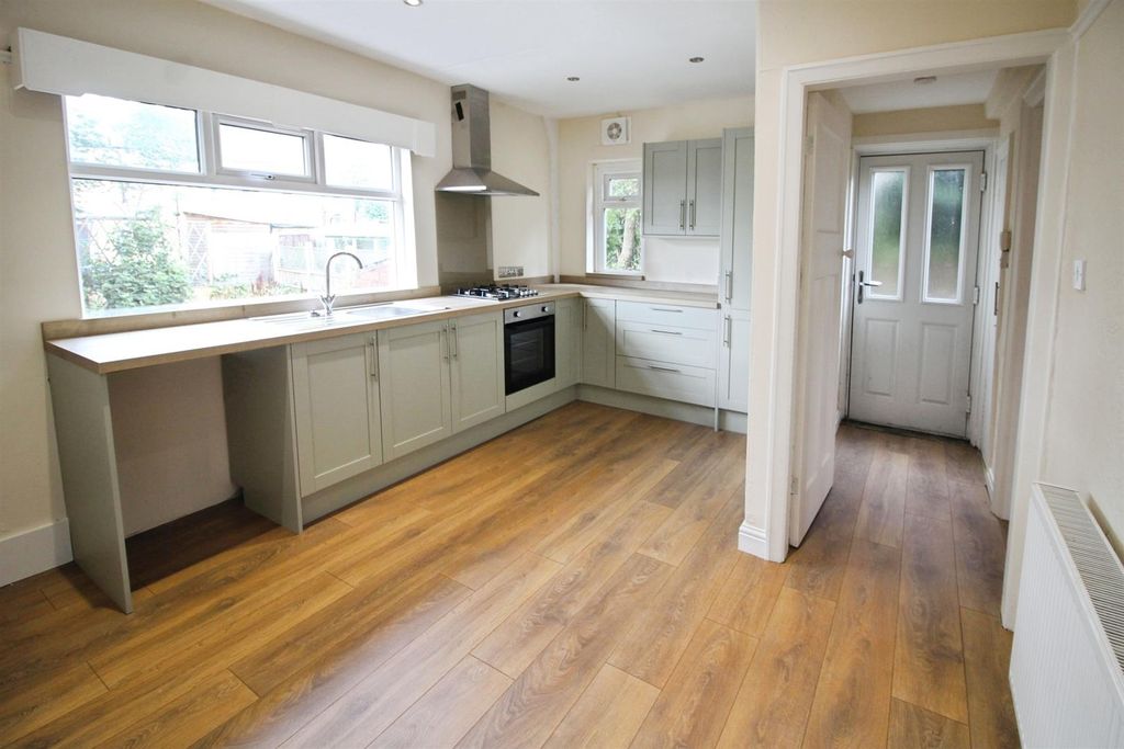 Property photo 3 of 10 Dining/Kitchen