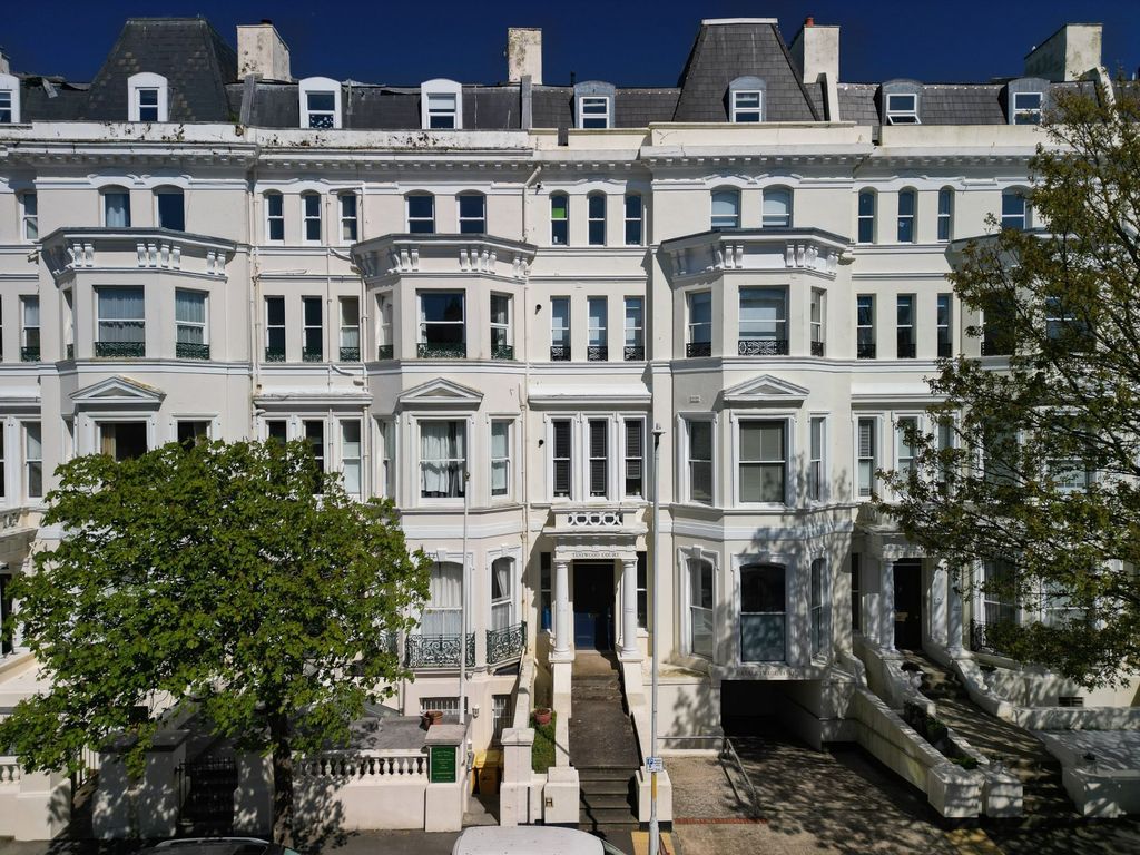 Property photo 2 of 19 Testwood Court