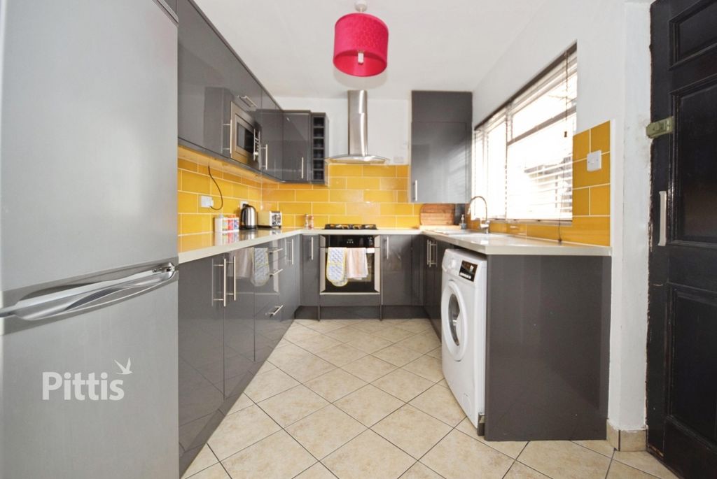 Property photo 2 of 11