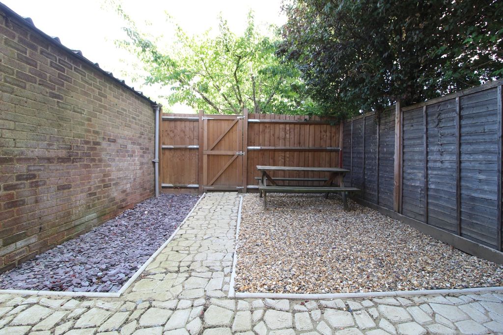 Property photo 3 of 11 988903