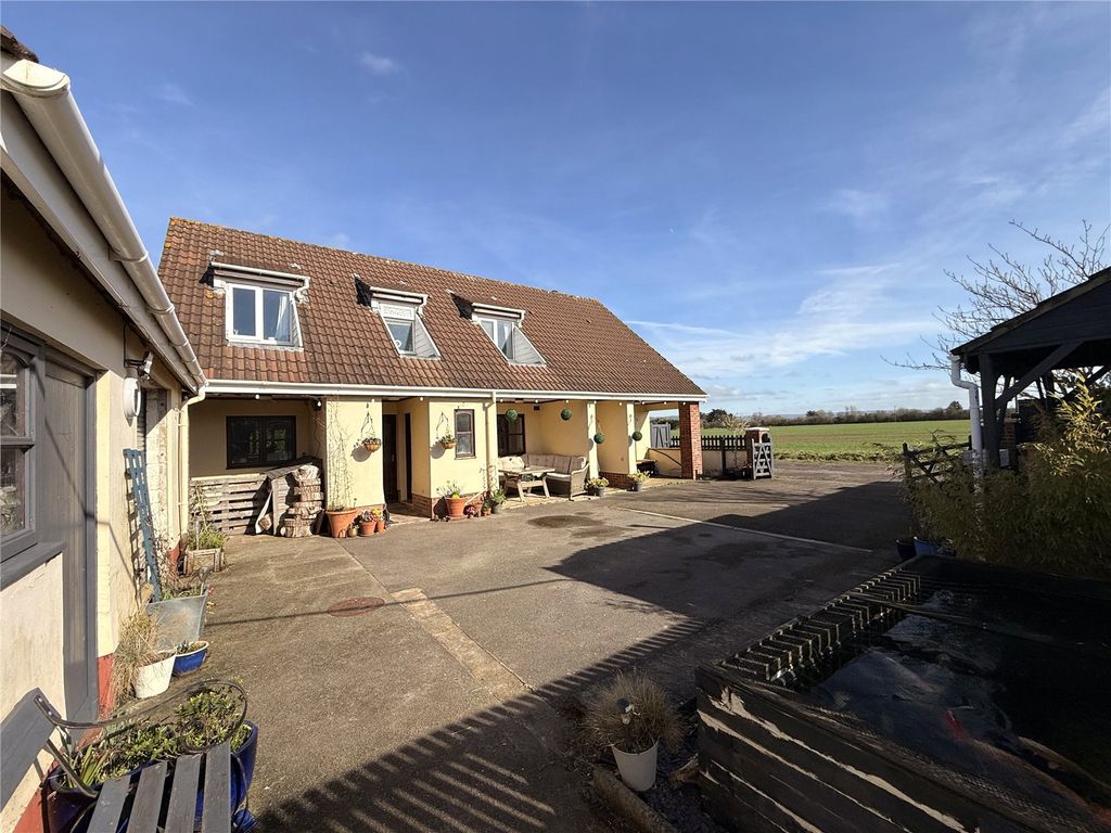 Property photo 1 of 39 Picture No. 11