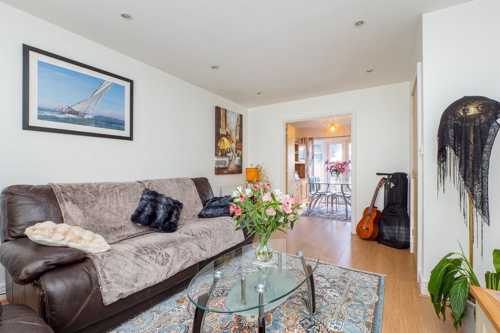 Property photo 2 of 34 Picture No. 12