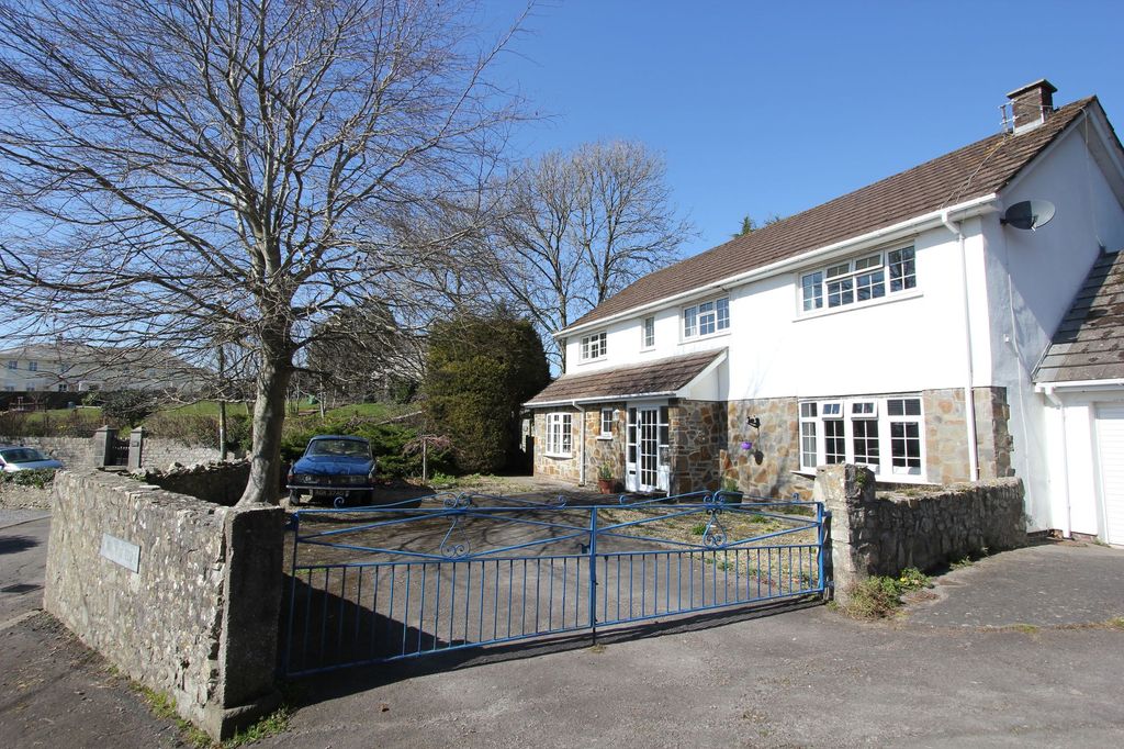 Property photo 2 of 33