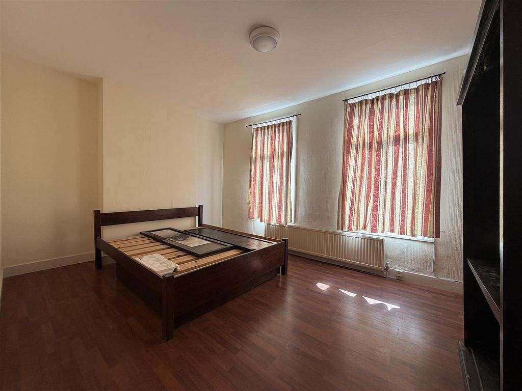 Property photo 3 of 6