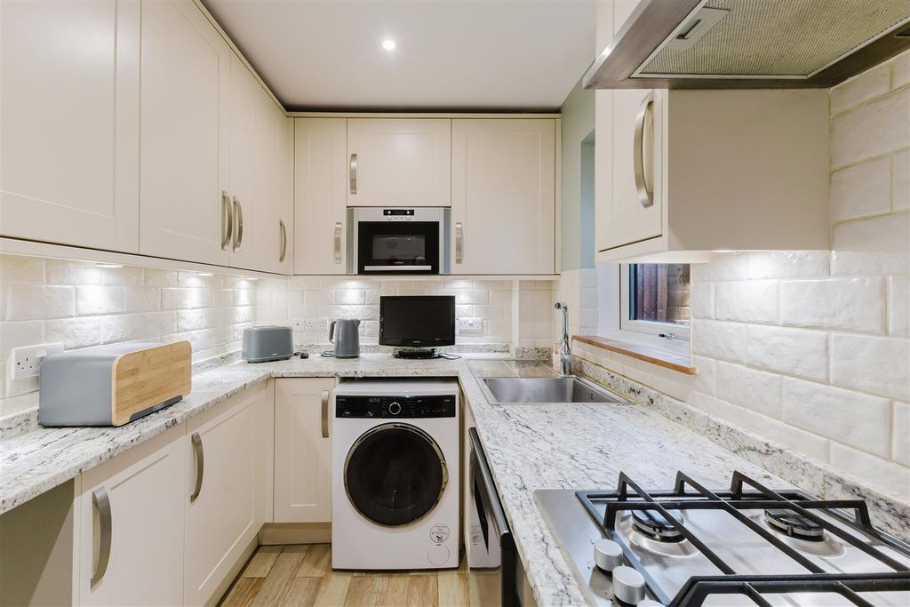 Property photo 3 of 17 Kitchen 1.Jpg