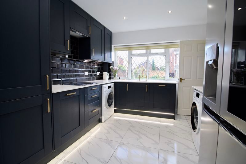 Property photo 3 of 15 Kitchen