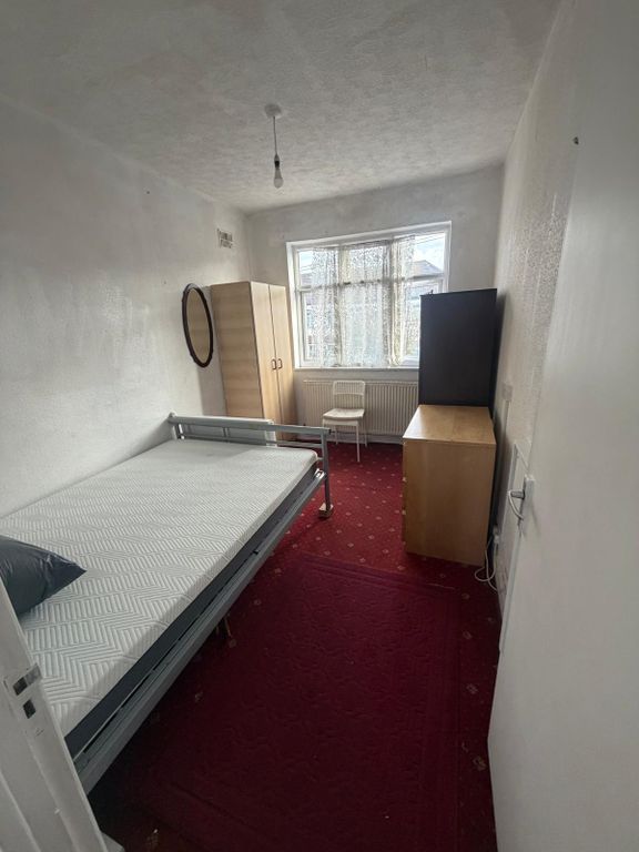 Property photo 1 of 3 1 Bed Flat To Rent Staines Road, Ilford Ig1 2Xa - All Bills Included