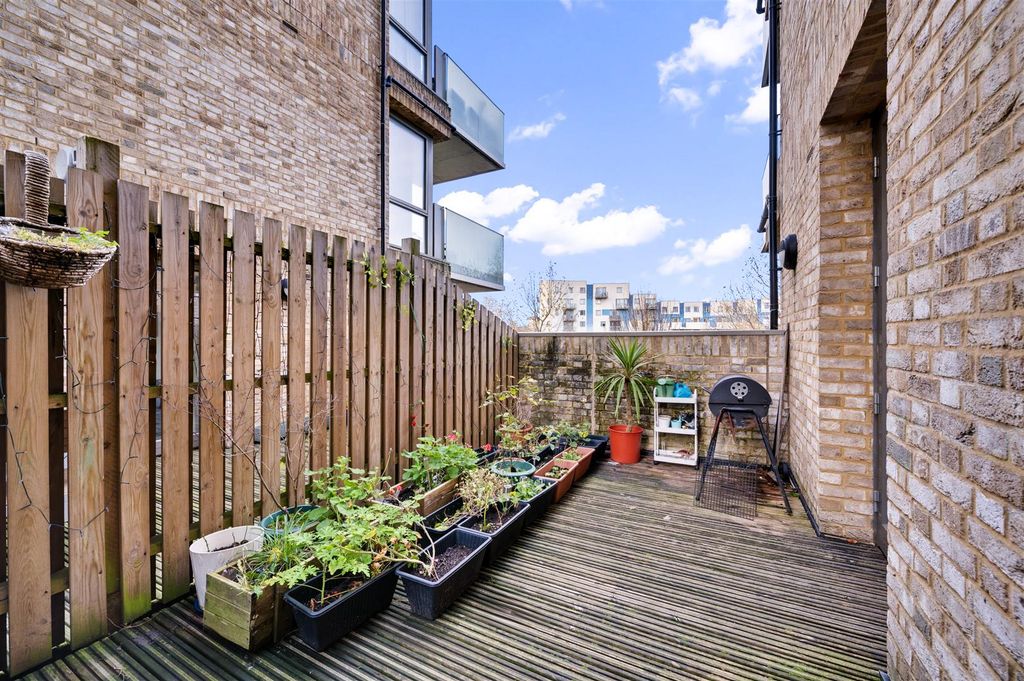 Property photo 3 of 12 Daniels_Lucerne Apartments, 91 Hilltop Ave_014.Jpg