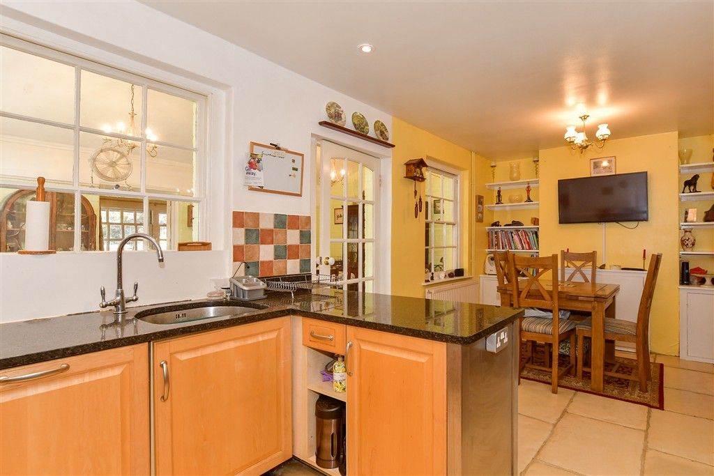 Property photo 3 of 12 Kitchen