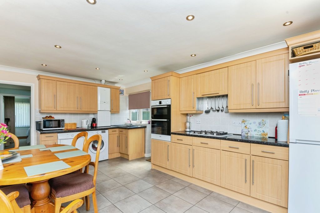 Property photo 3 of 13 Kitchen