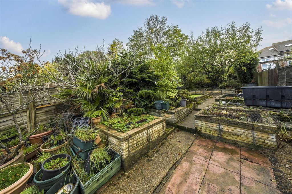 Property photo 3 of 12 Garden: