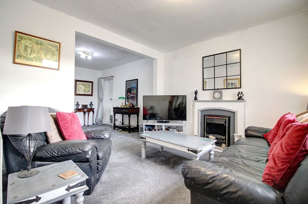 Property photo 3 of 24