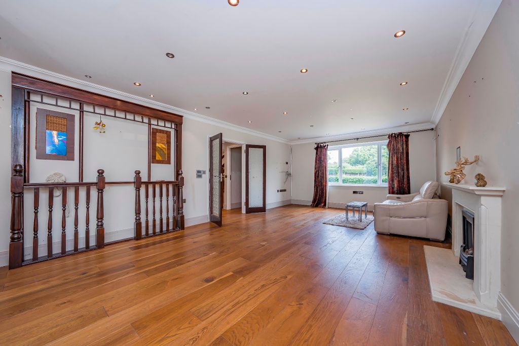 Property photo 2 of 17