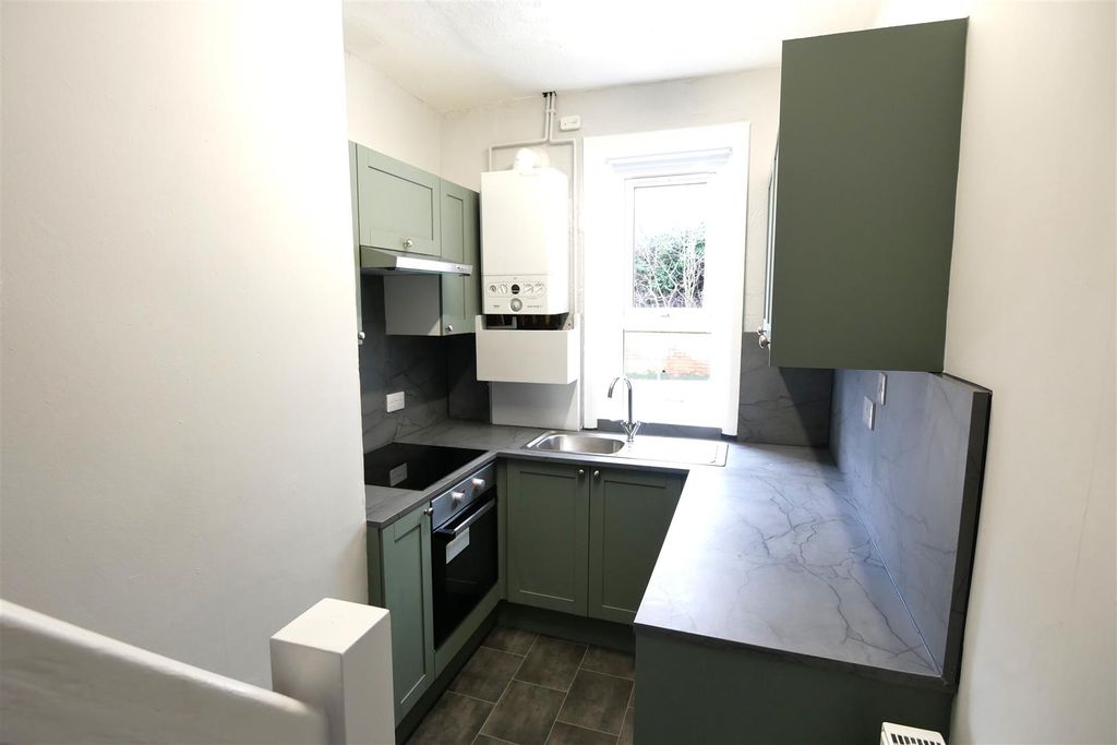 Property photo 3 of 5 Kitchen