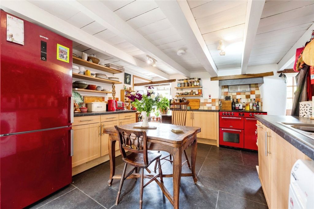 Property photo 2 of 9