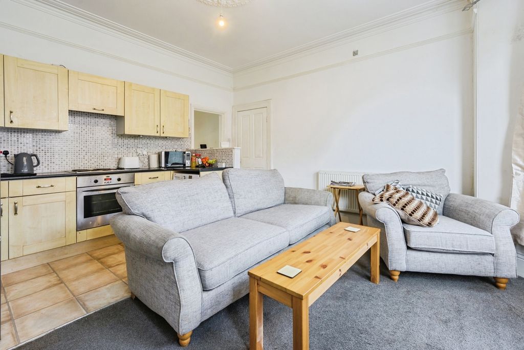 Property photo 3 of 11 Pbox-Img.Jpg