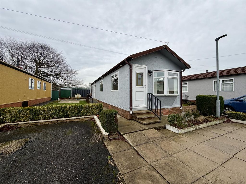 Property photo 1 of 14 Exterior - Front