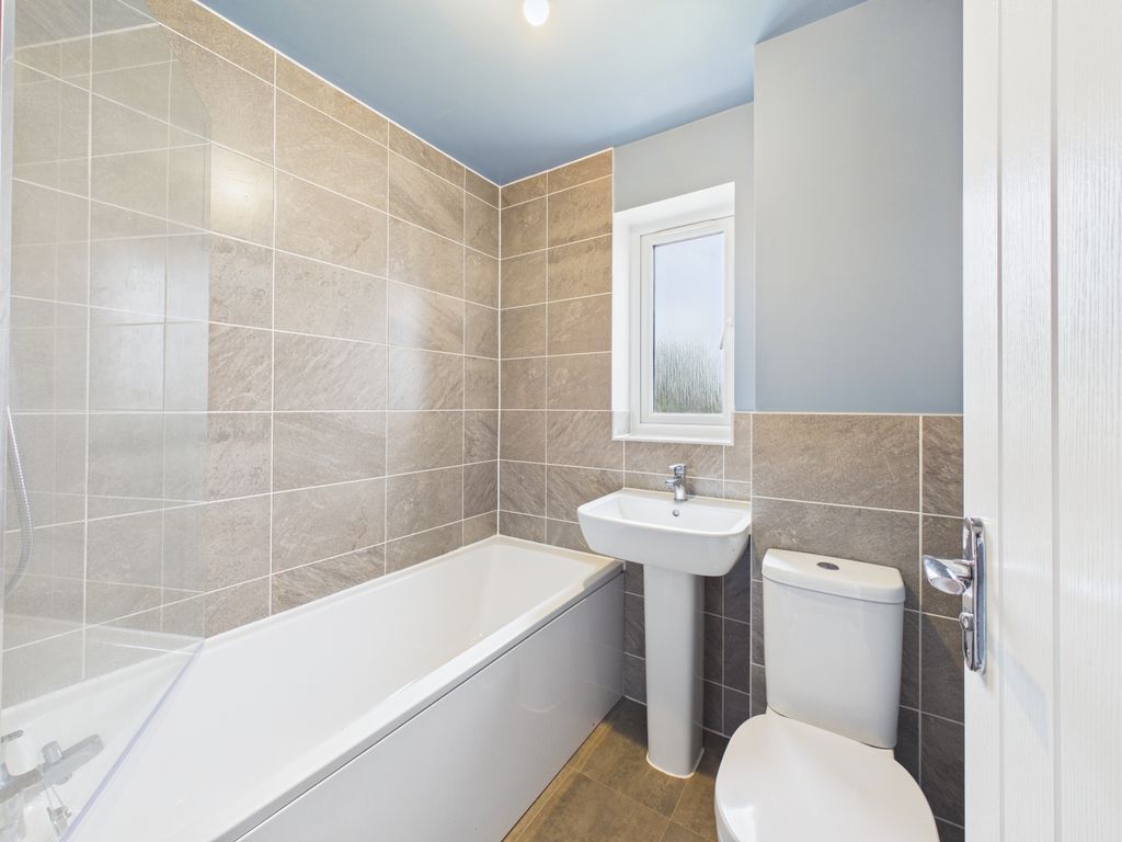 Property photo 3 of 12 Bathroom