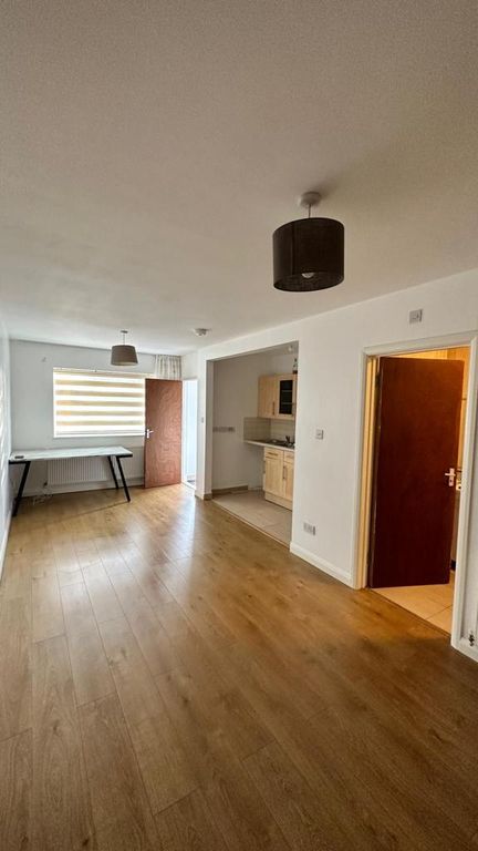 Property photo 1 of 8 1 Bed Studio To Rent Morton Way, London N14