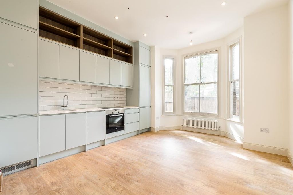 Property photo 1 of 5 Lettings Shepherds Bush Loftus Road 28 Rgf - Kitch