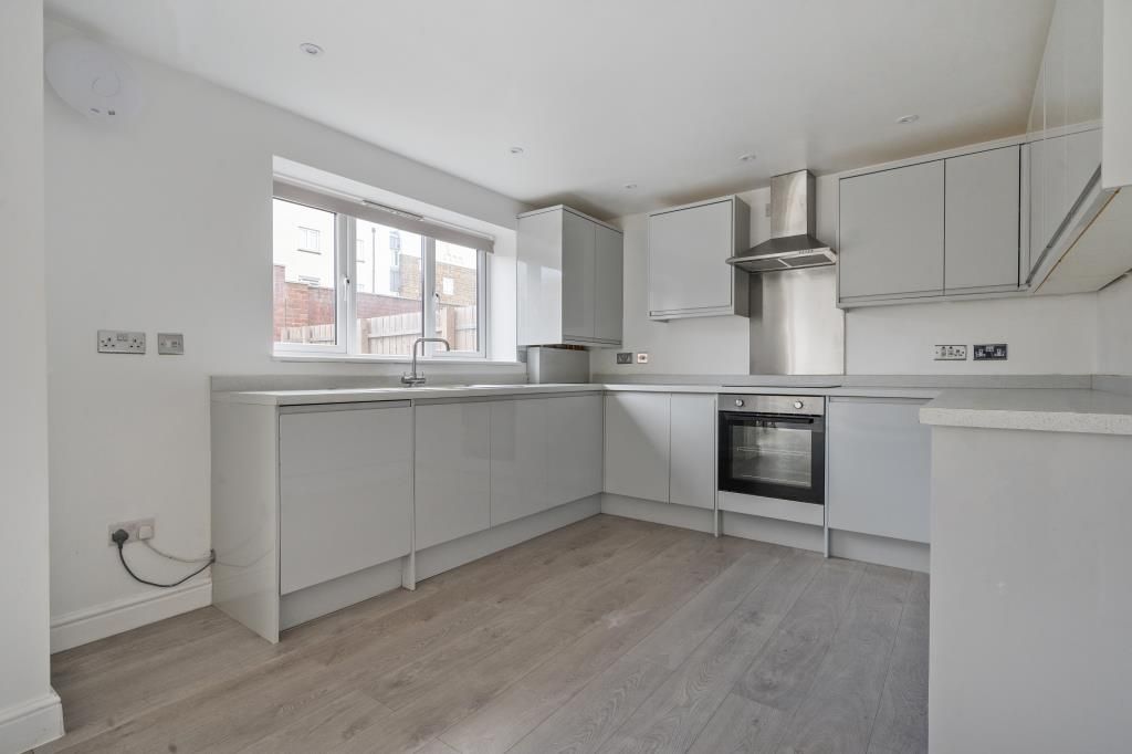 Property photo 3 of 20 Kitchen