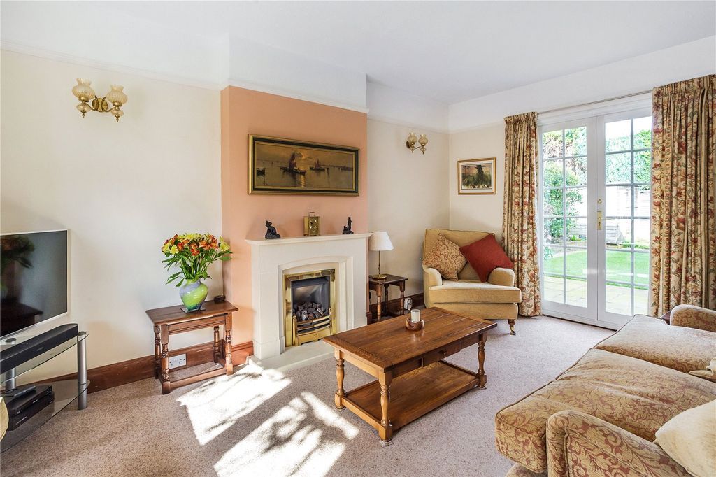 Property photo 3 of 16 Sitting Room