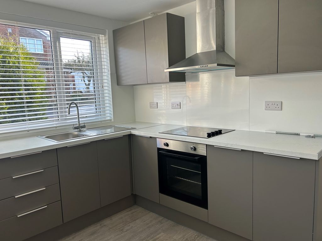 Property photo 2 of 12 Kitchen