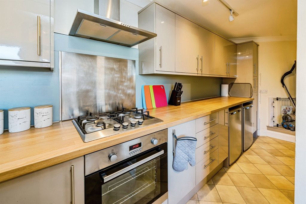 Property photo 3 of 14