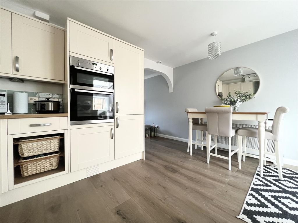 Property photo 3 of 17 Kitchen/Diner