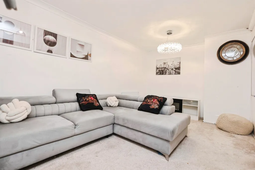 House in Birmingham, West Midlands - More