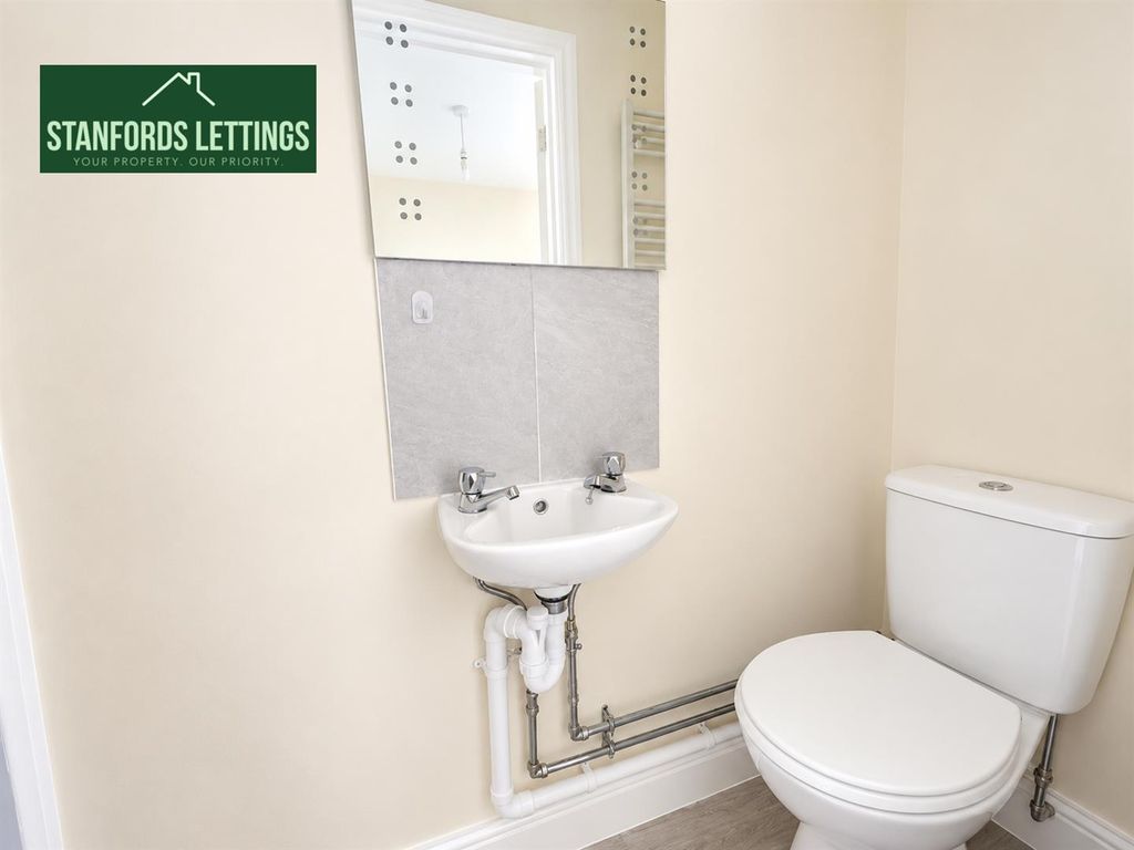 Property photo 2 of 4 Bathroom Flat 2.Png