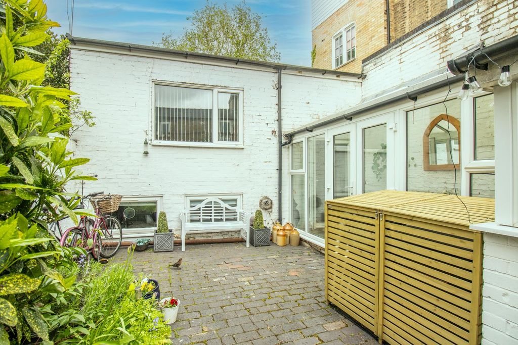 Property photo 1 of 17 Courtyard 4.Png