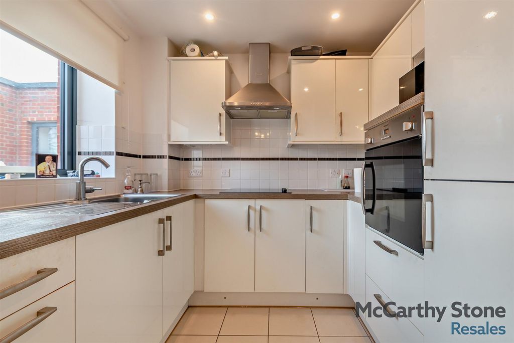 Property photo 3 of 14 8634397-Interior04-800.Jpg