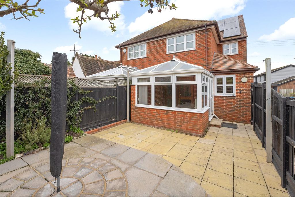 Property photo 2 of 16 Tothill Street, Minster, Ramsgate