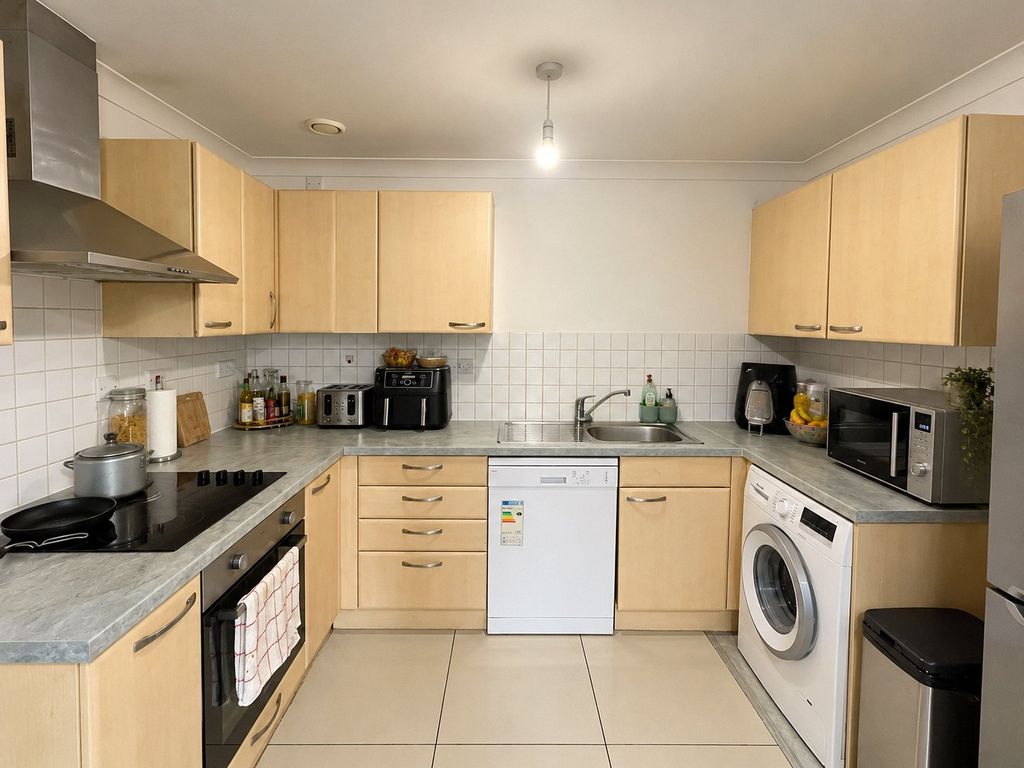 Property photo 3 of 8 Kitchen