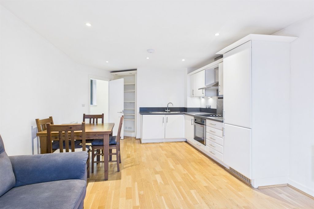 Property photo 3 of 12 Livingroom/Kitchen