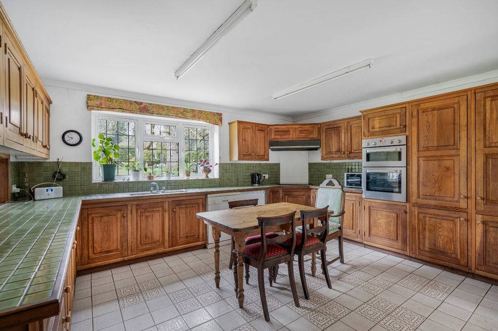 Property photo 3 of 22 Kitchen/Breakfast