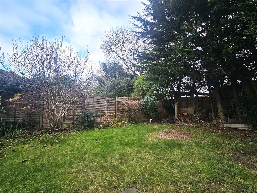 Property photo 2 of 8 Garden.Jpg