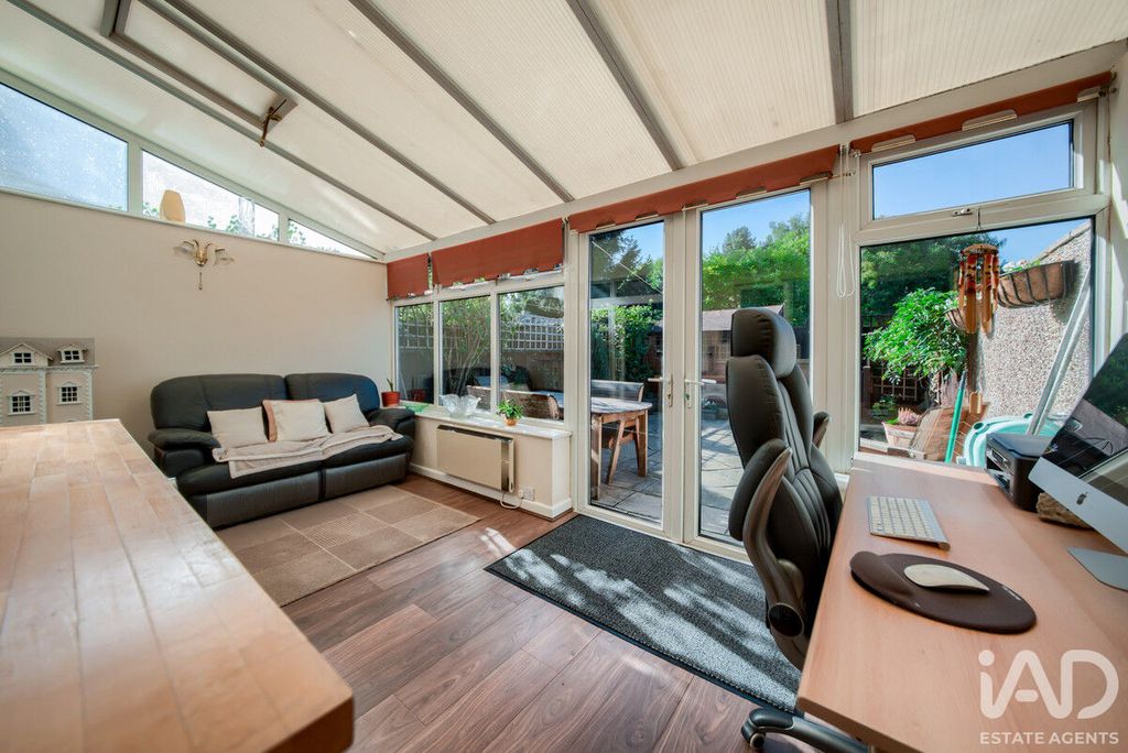 Property photo 2 of 23